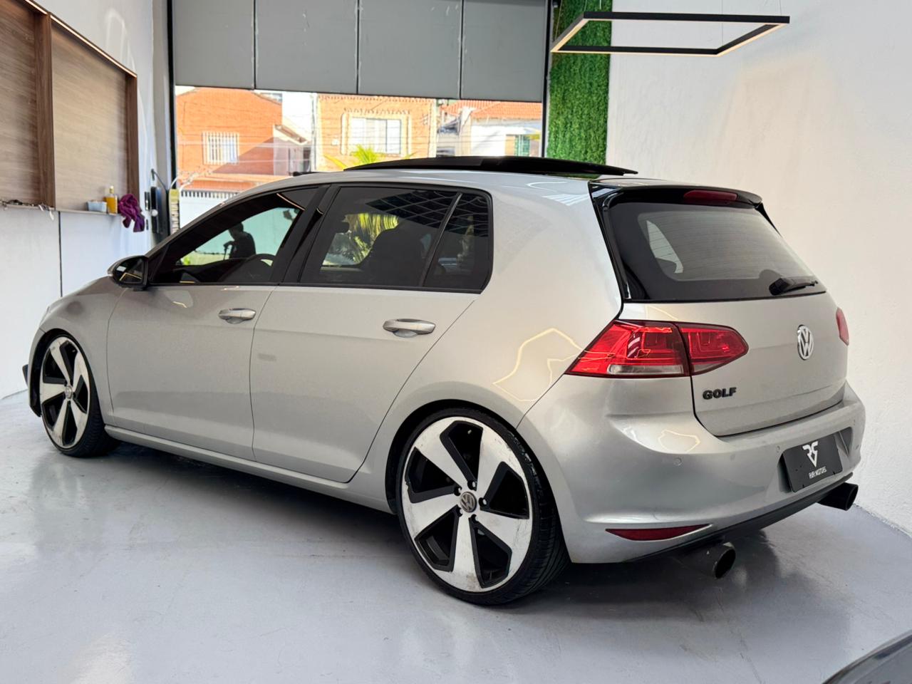 VW - VolksWagen Golf Comfortline 1.0 TSI Total Flex Mec.