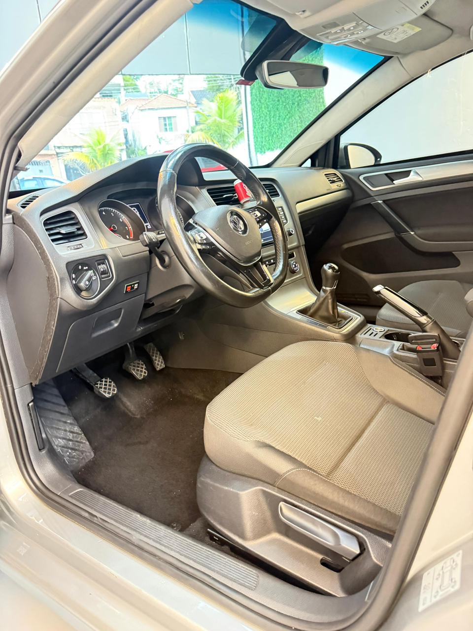 VW - VolksWagen Golf Comfortline 1.0 TSI Total Flex Mec.